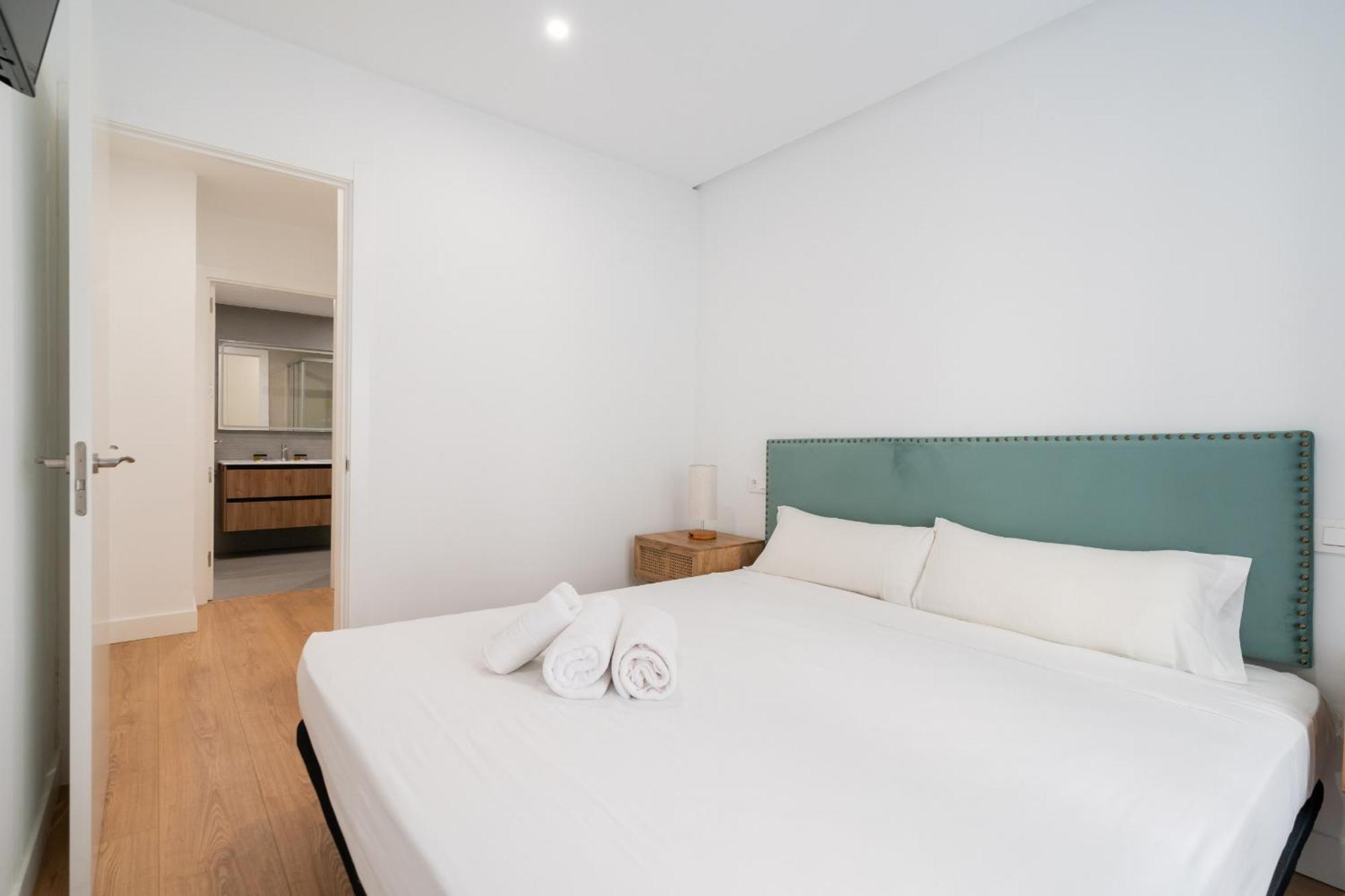 Apartamento Reformado En La Gran Via Alquiler Temporal Madrid Ngoại thất bức ảnh