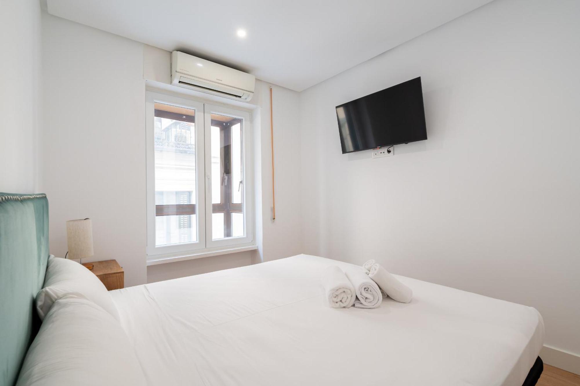 Apartamento Reformado En La Gran Via Alquiler Temporal Madrid Ngoại thất bức ảnh