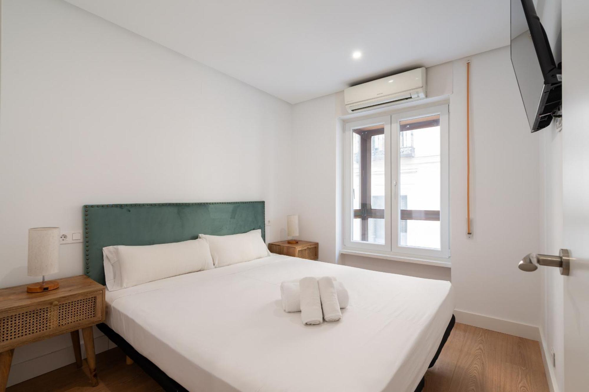Apartamento Reformado En La Gran Via Alquiler Temporal Madrid Ngoại thất bức ảnh