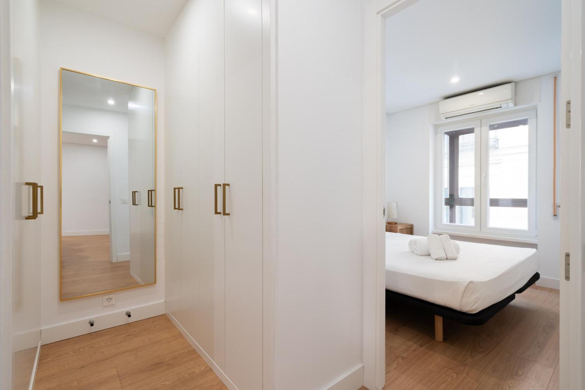Apartamento Reformado En La Gran Via Alquiler Temporal Madrid Ngoại thất bức ảnh